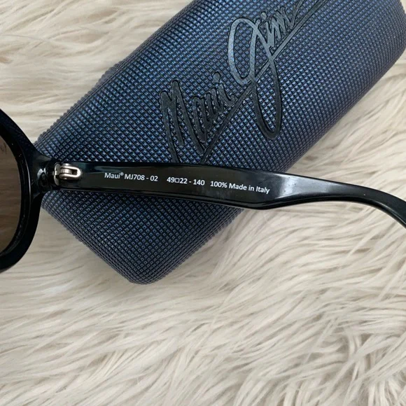 Maui Jim Black Polarized Sunglasses With Reflective Blue Lenses - Picture 8 of 16